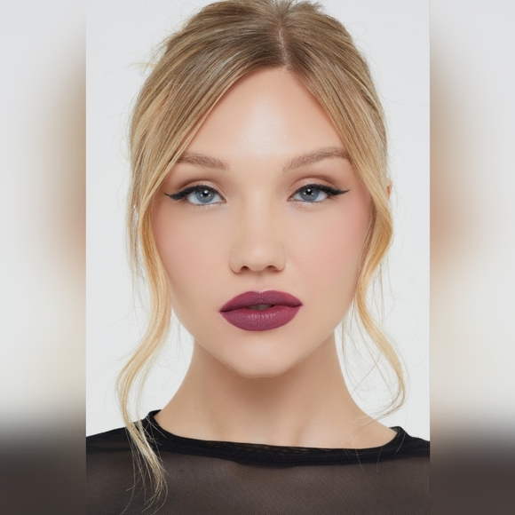 Matte Liquid Lipstick (NWT) - Picture 4 of 4